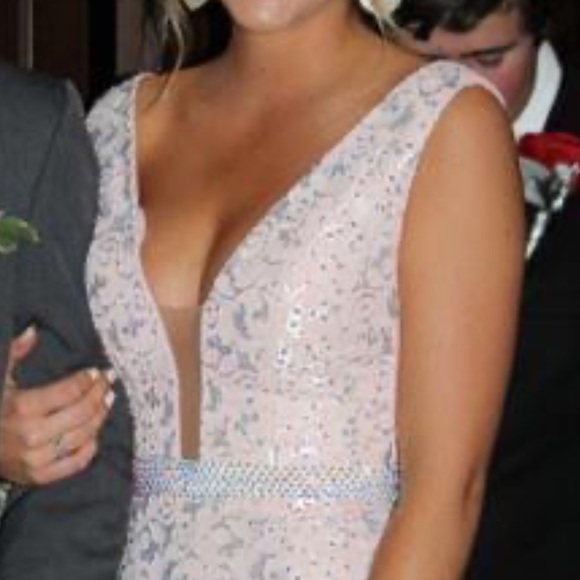 Formal Trunk Show Gown - Picture 4 of 9